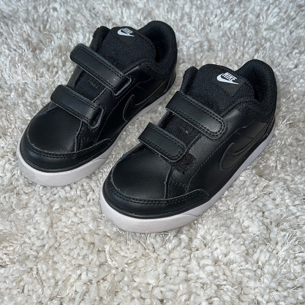 Gently used black Toddler Nike Capris